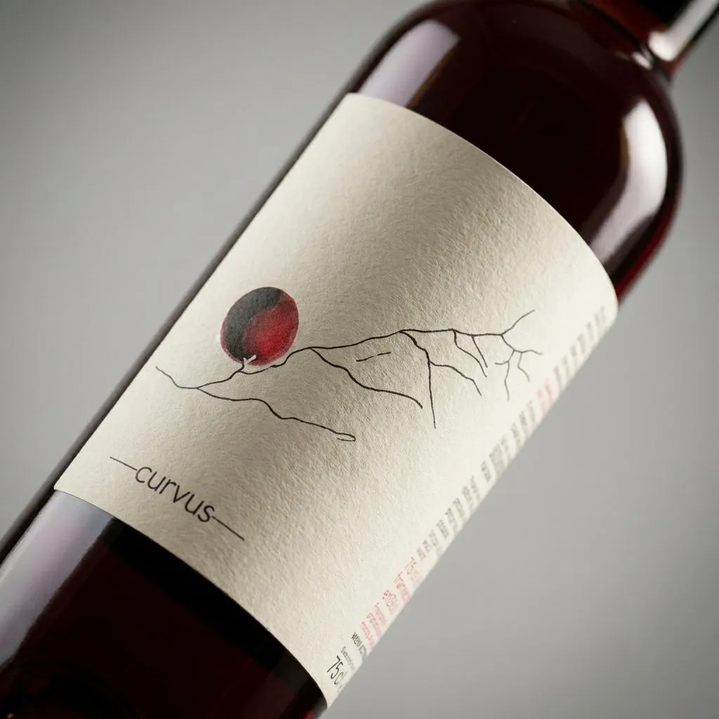 Curvus Negre 75 cl — Label
